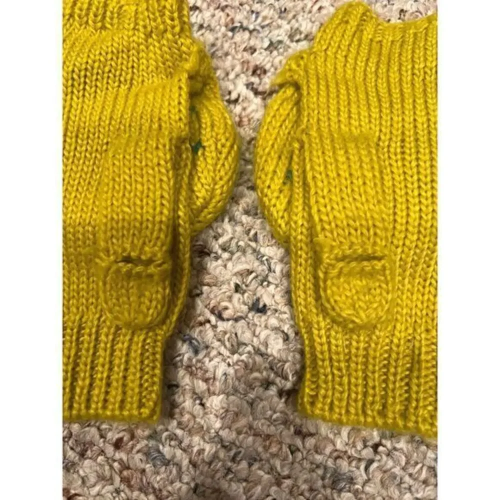 Xhilaration women's yellow with green snowflake acrylic knit‎ flip gloves
